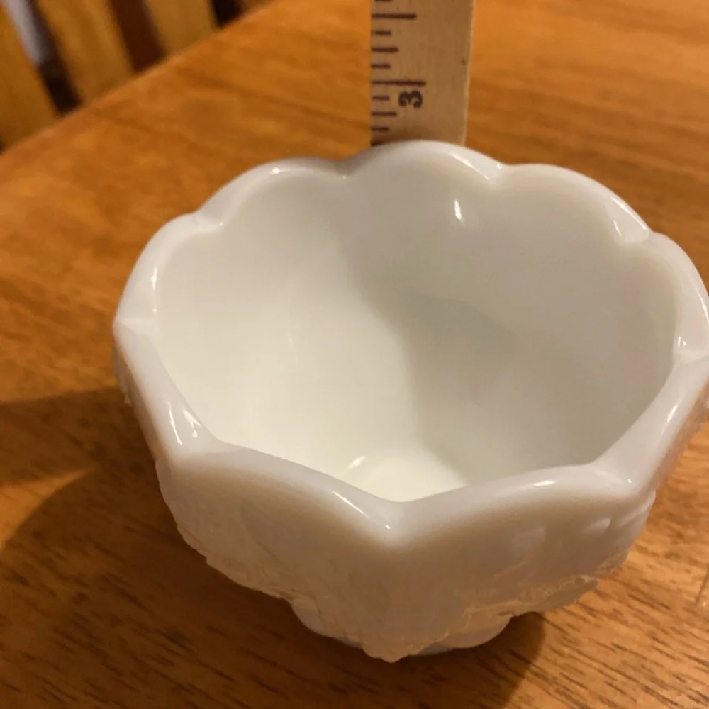 Vintage Westmoreland Milk Glass Bowl - Picture 6 of 6
